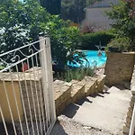 Avec Piscine A 400m De La