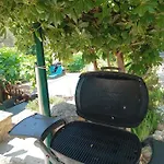 Avec Piscine A 400m De La
