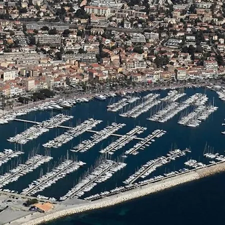 Holiday home Avec Piscine A 400m De La Sanary-sur-Mer