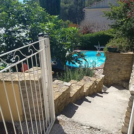 Avec Piscine A 400m De La
