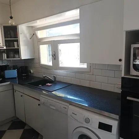 펜션 Avec Piscine A 400m De La *