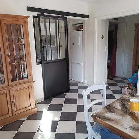 Avec Piscine A 400m De La *