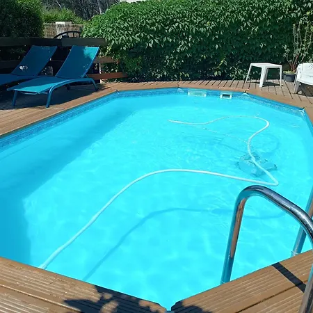 Avec Piscine A 400m De La