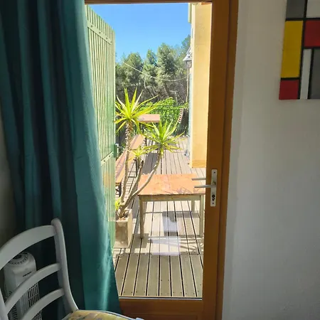 Avec Piscine A 400m De La