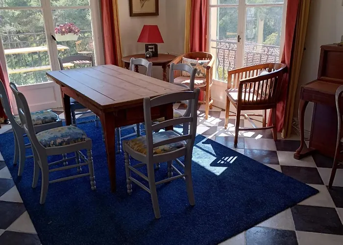 Avec Piscine A 400m De La بيت للعطل *